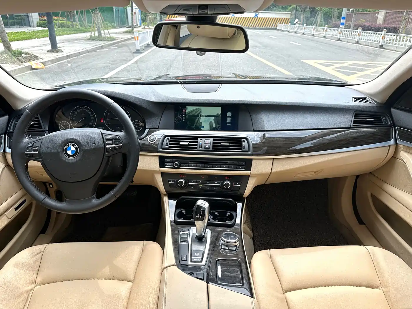 BMW 5 Series 2013 530Li Leadership фото 5