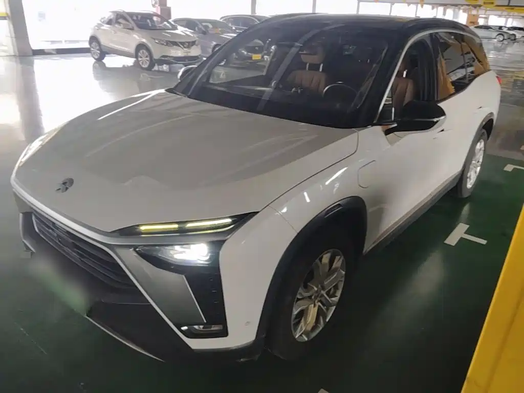 Фото 1 - NIO ES8