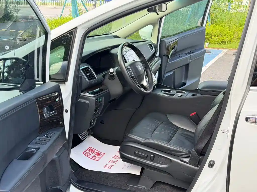 Фото 4 - Honda Odyssey