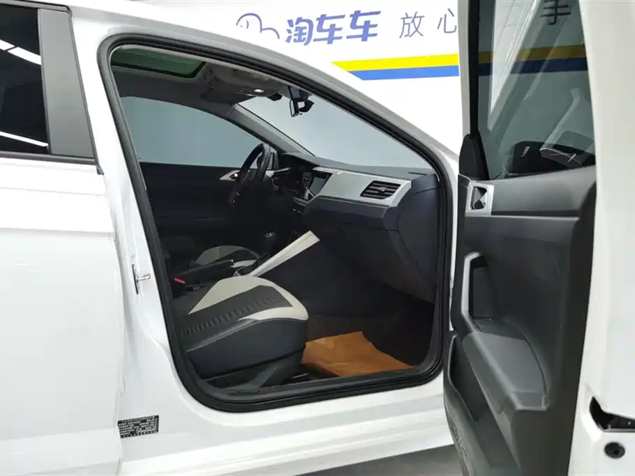 Volkswagen Polo 2023 Plus 1.5L Automatic Colorful Tech Edition фото 8