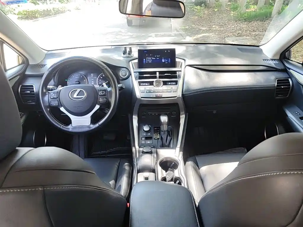 Lexus NX 2015 200t AWD F Sport фото 10