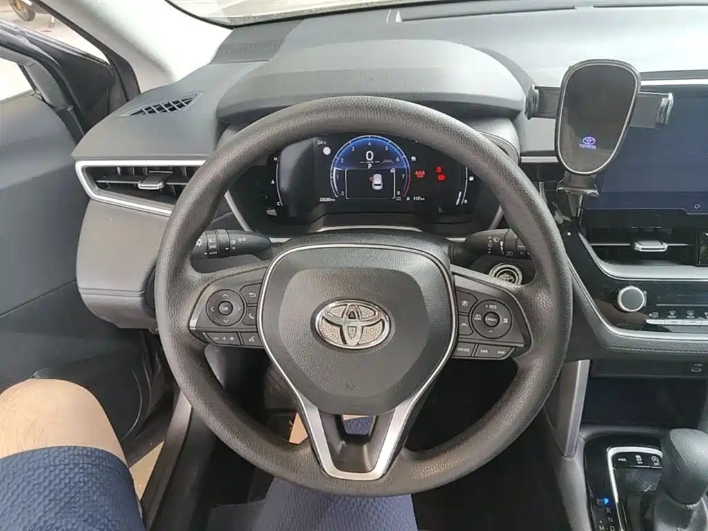Toyota Frontlander 2024 2.0L CVT Luxury Edition фото 11