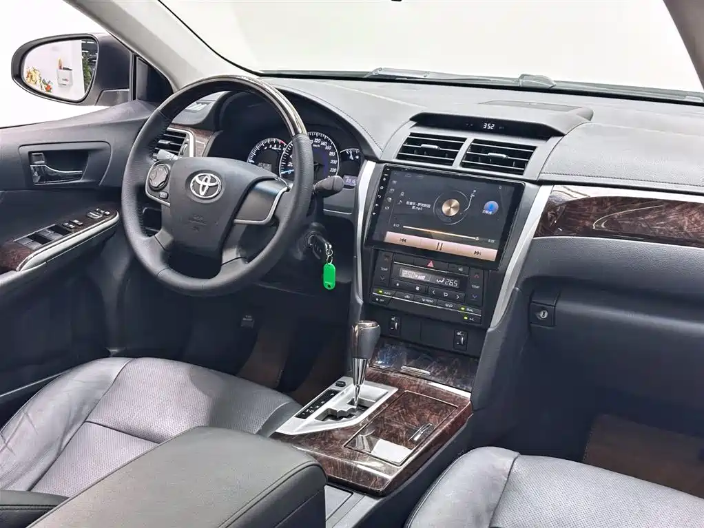 Toyota Camry 2015 2.0G Leading Edition фото 13
