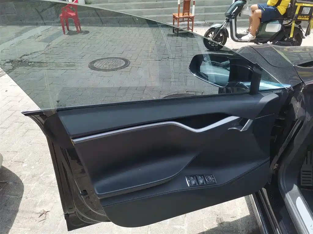 TESLA MODEL S