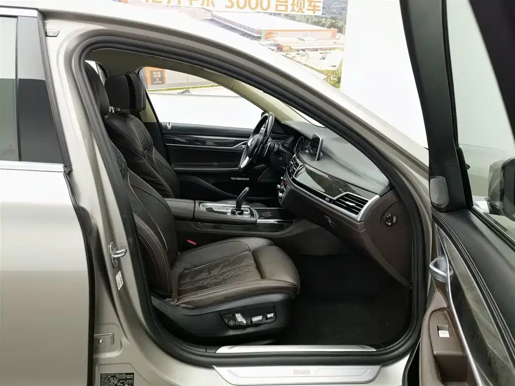 BMW 7 Series 2018 740Li Leading Type Excellence Package фото 23