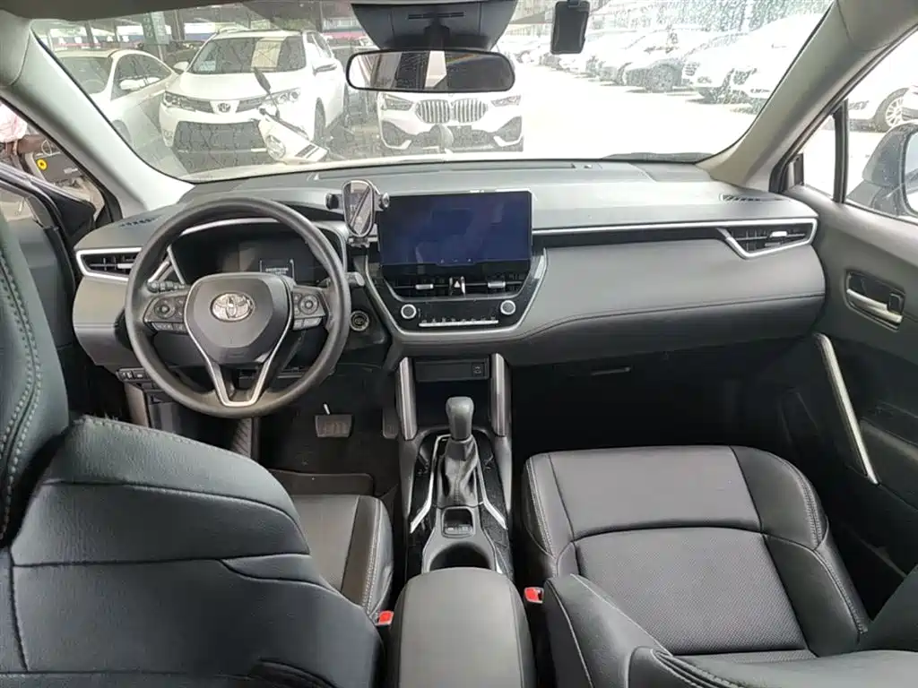 Toyota Frontlander 2024 2.0L CVT Luxury Edition фото 10