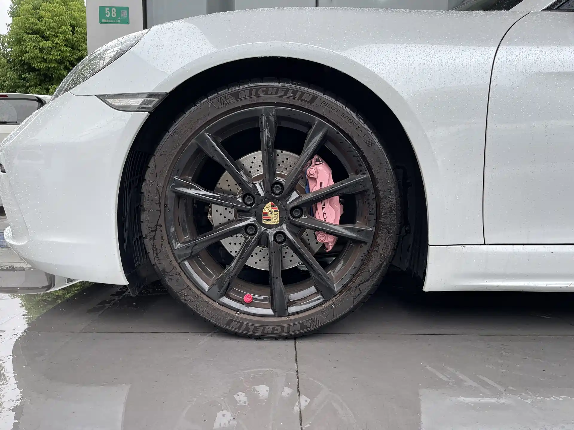 Photo 8 - Porsche 718