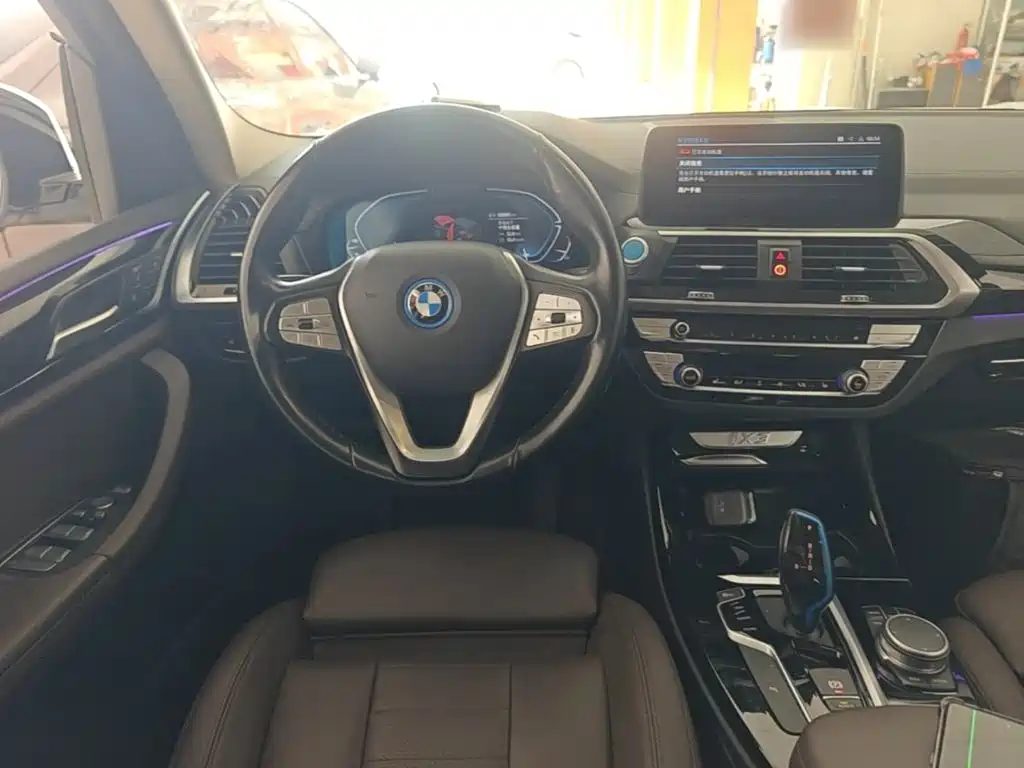 Фото 11 - BMW iX3