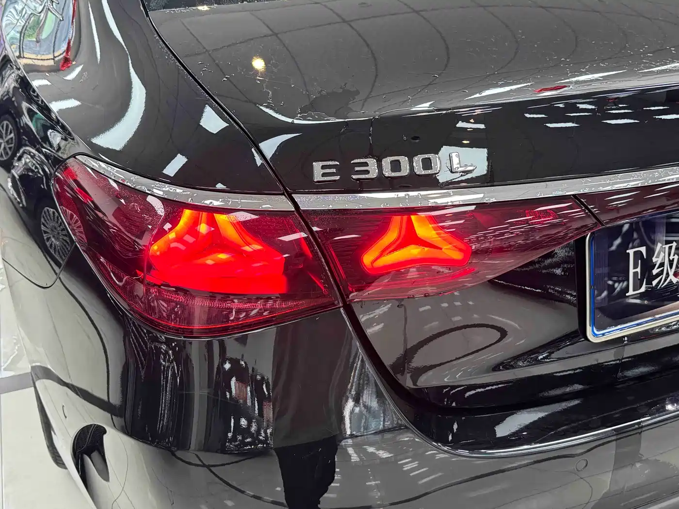 Mercedes-Benz E-Class 2024 E 300 L Fashion фото 18