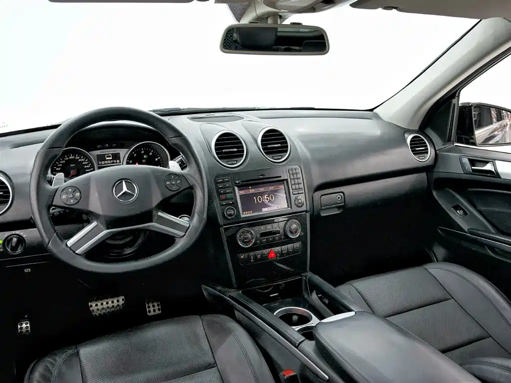 Mercedes-Benz M-Class AMG 2011 AMG ML 63 фото 11