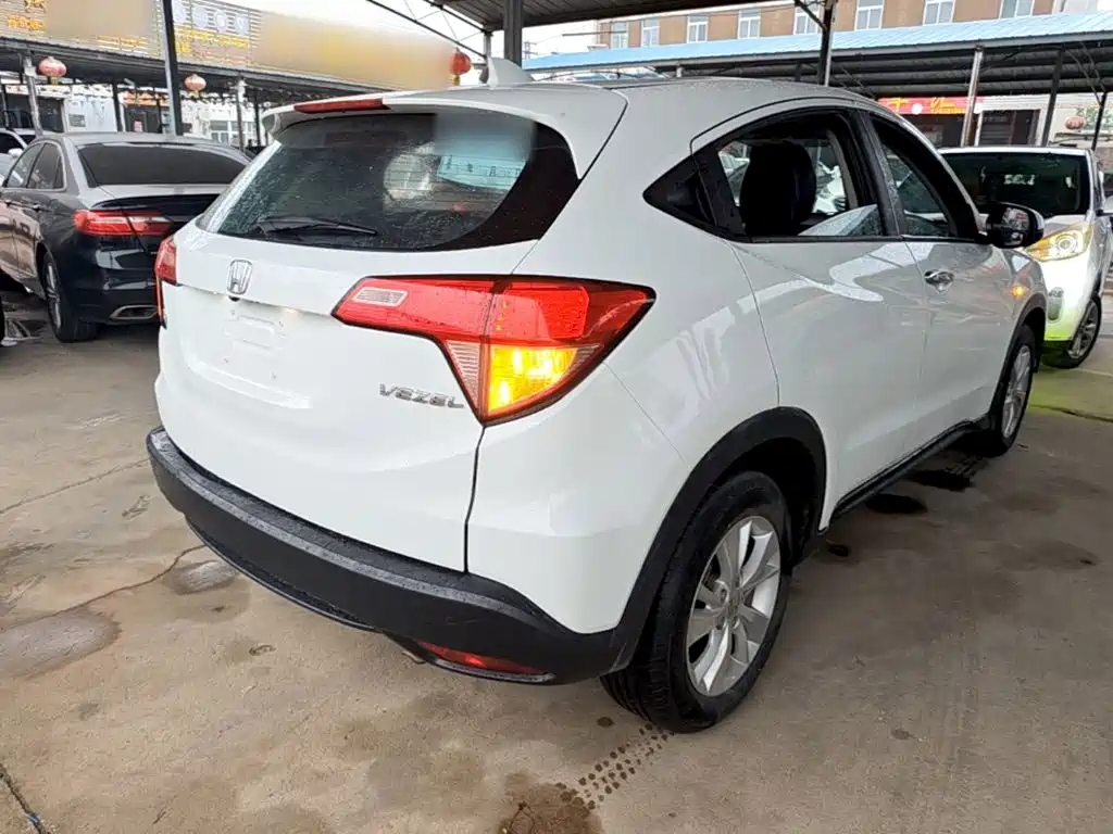 Фото 7 - Honda Vezel