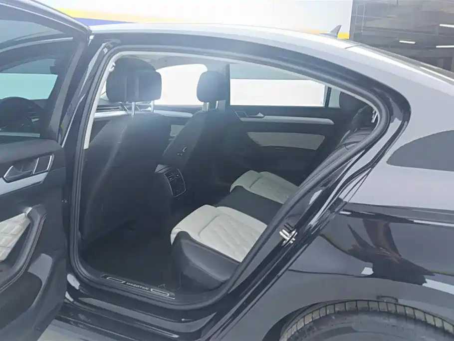 Volkswagen Magotan 2023 Model 2 Million Commemorative Edition 330TSI DSG Luxury фото 11