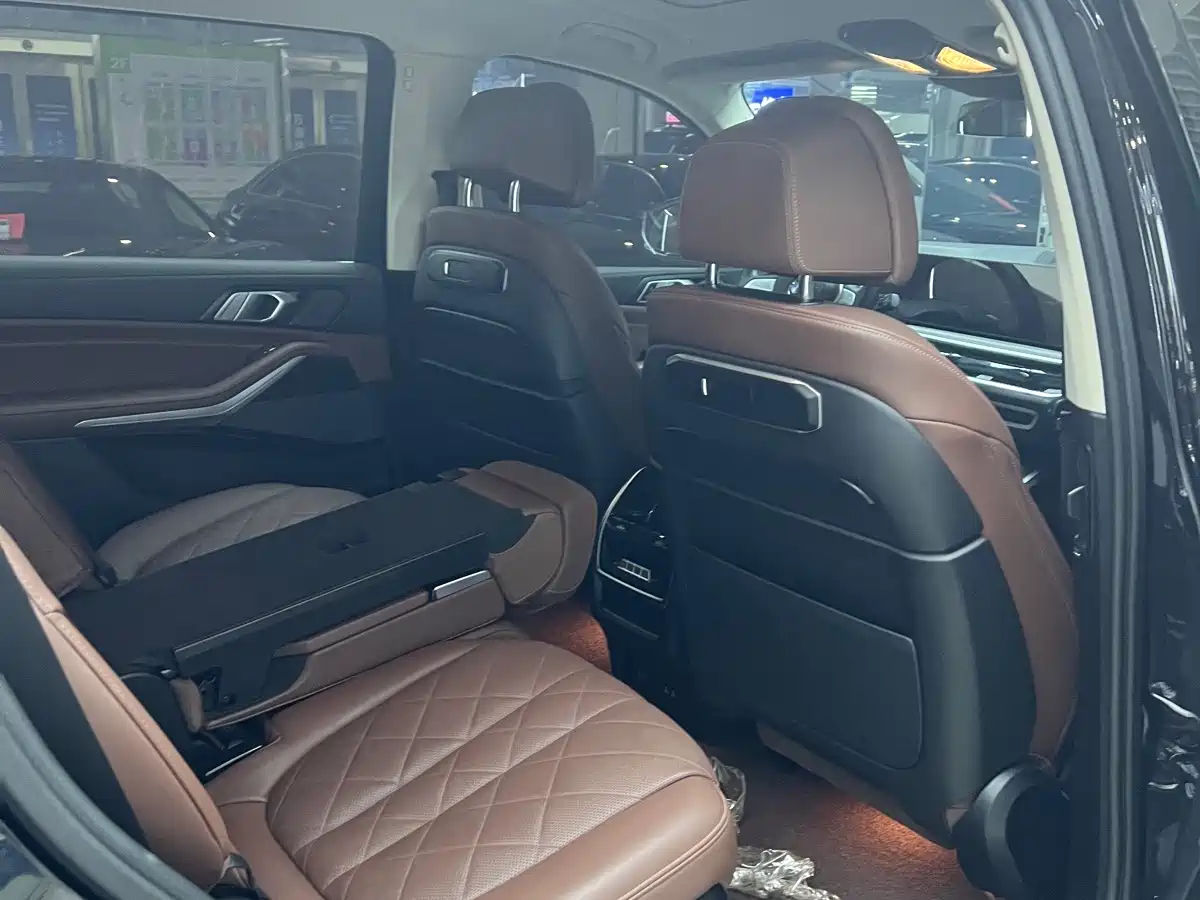 Photo 5 - BMW X7