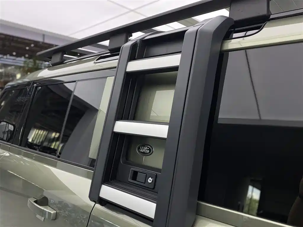 Land Rover Defender 2024 110 3.0T P400 Dark Special Edition фото 36