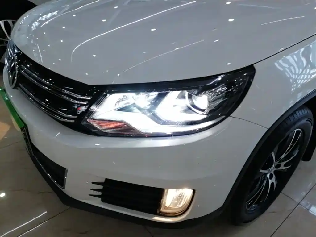 Volkswagen Tiguan 2015 1.8TSI Automatic 2WD Highline фото 24