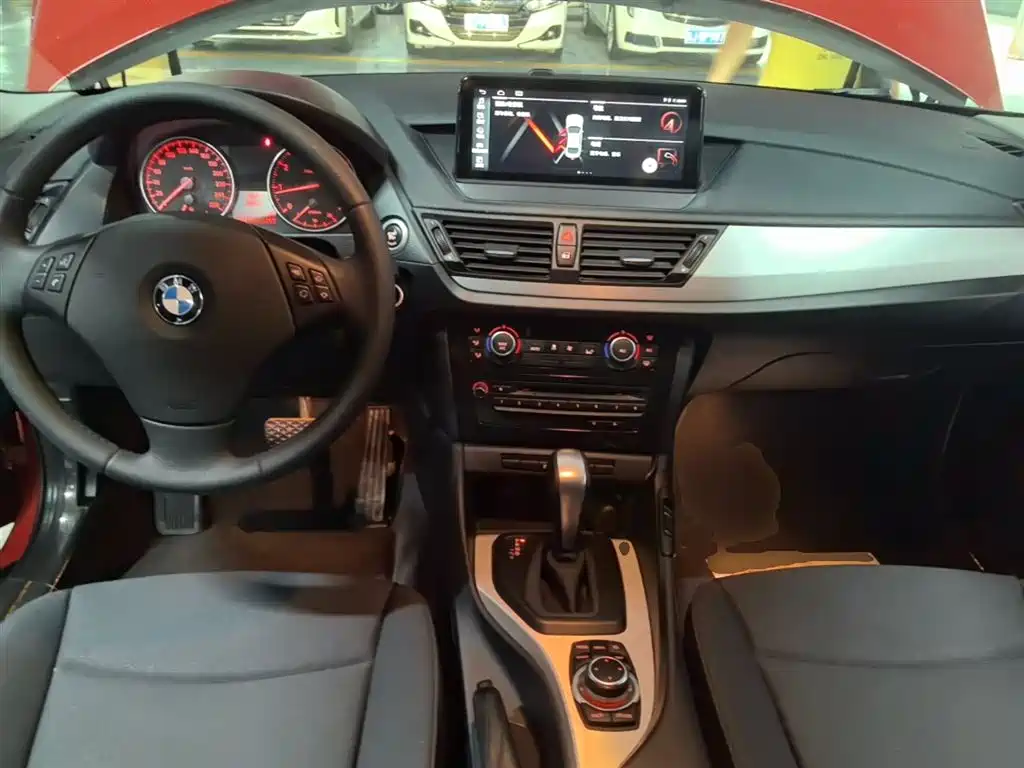 BMW X1 2013 sDrive18i Leading фото 10