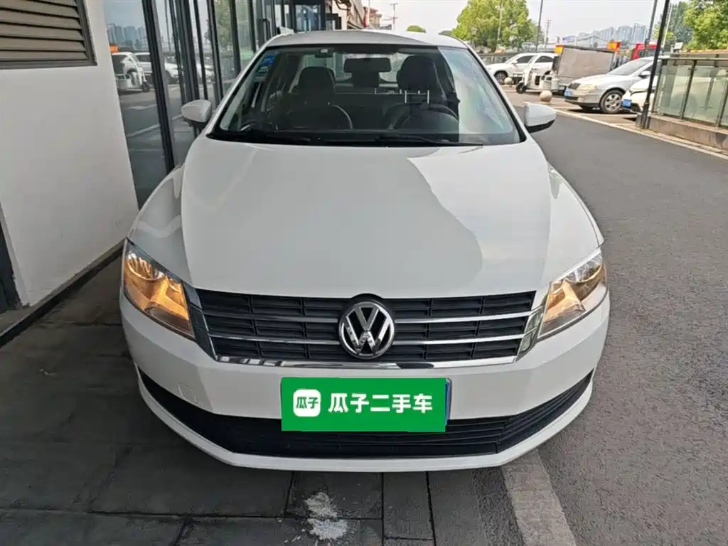 Volkswagen Lavida 2017 1.6L Automatic Comfort Edition фото 3