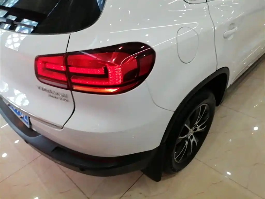 Volkswagen Tiguan 2015 1.8TSI Automatic 2WD Highline фото 8