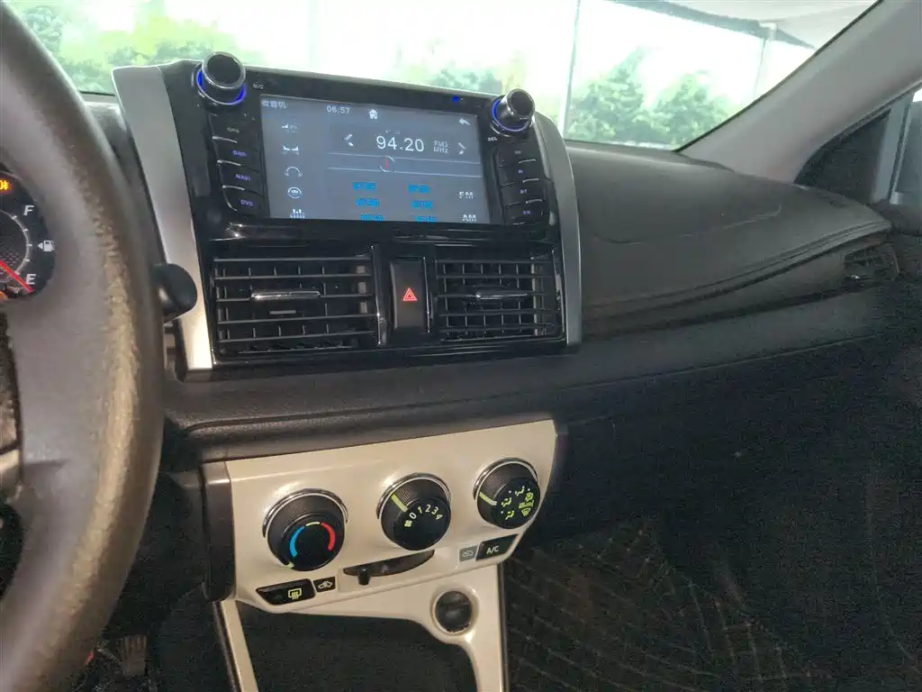Toyota YARiS L Zhi Xuan 2015 1.5G Manual Sunroof Special Edition фото 10