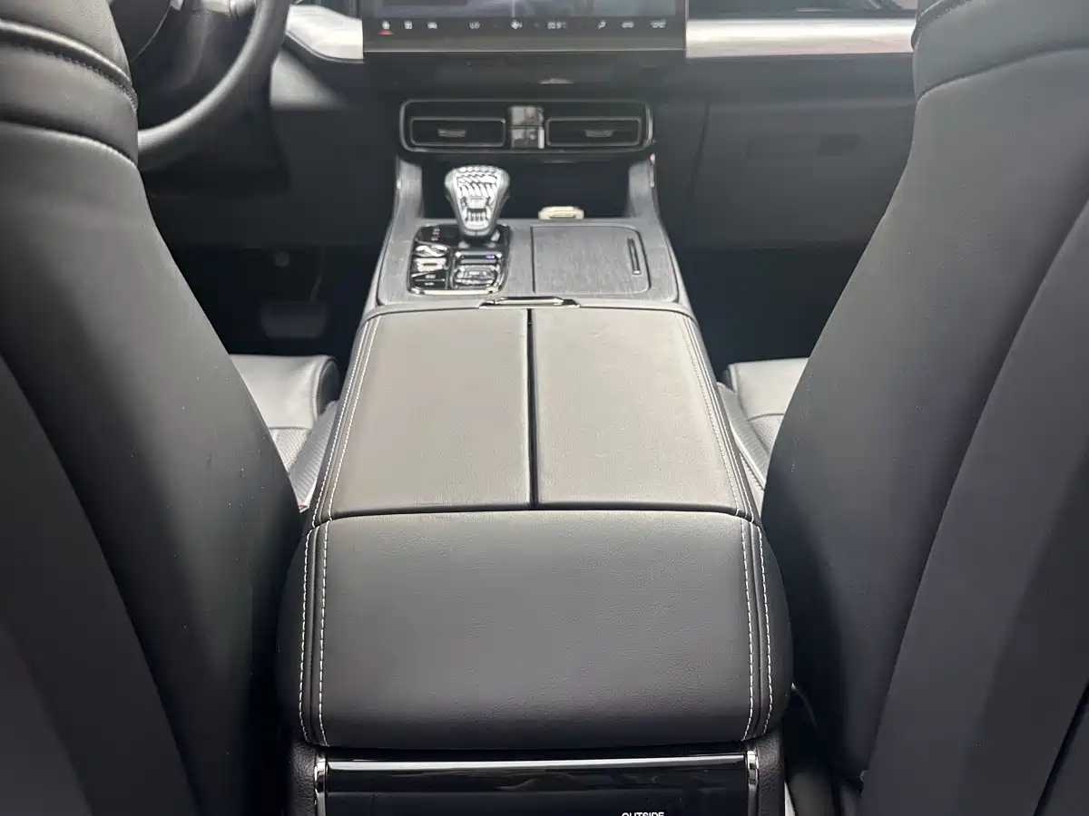 GAC Trumpchi Trumpchi GS8 2022 Dual Engine Series 2.0TM 2WD Premium Edition (7-Seater) фото 17