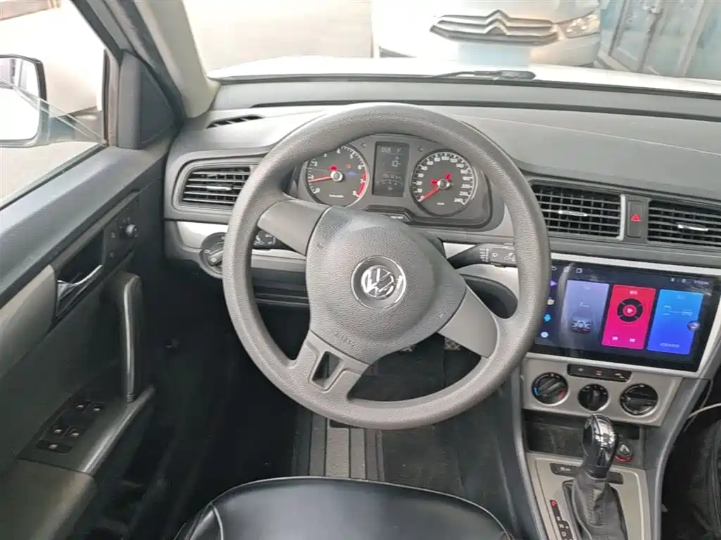Volkswagen Lavida 2017 1.6L Automatic Comfort Edition фото 11