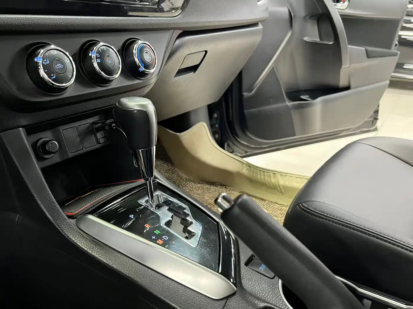Toyota Levin 2016 1.8GS CVT Elite Edition фото 10