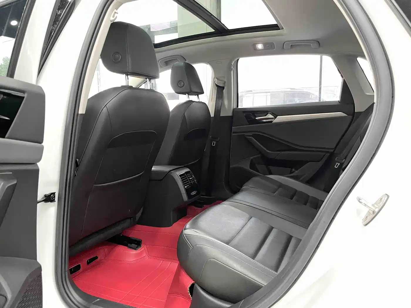 Volkswagen Sagitar 2022 280TSI DSG Surpassing Edition фото 10
