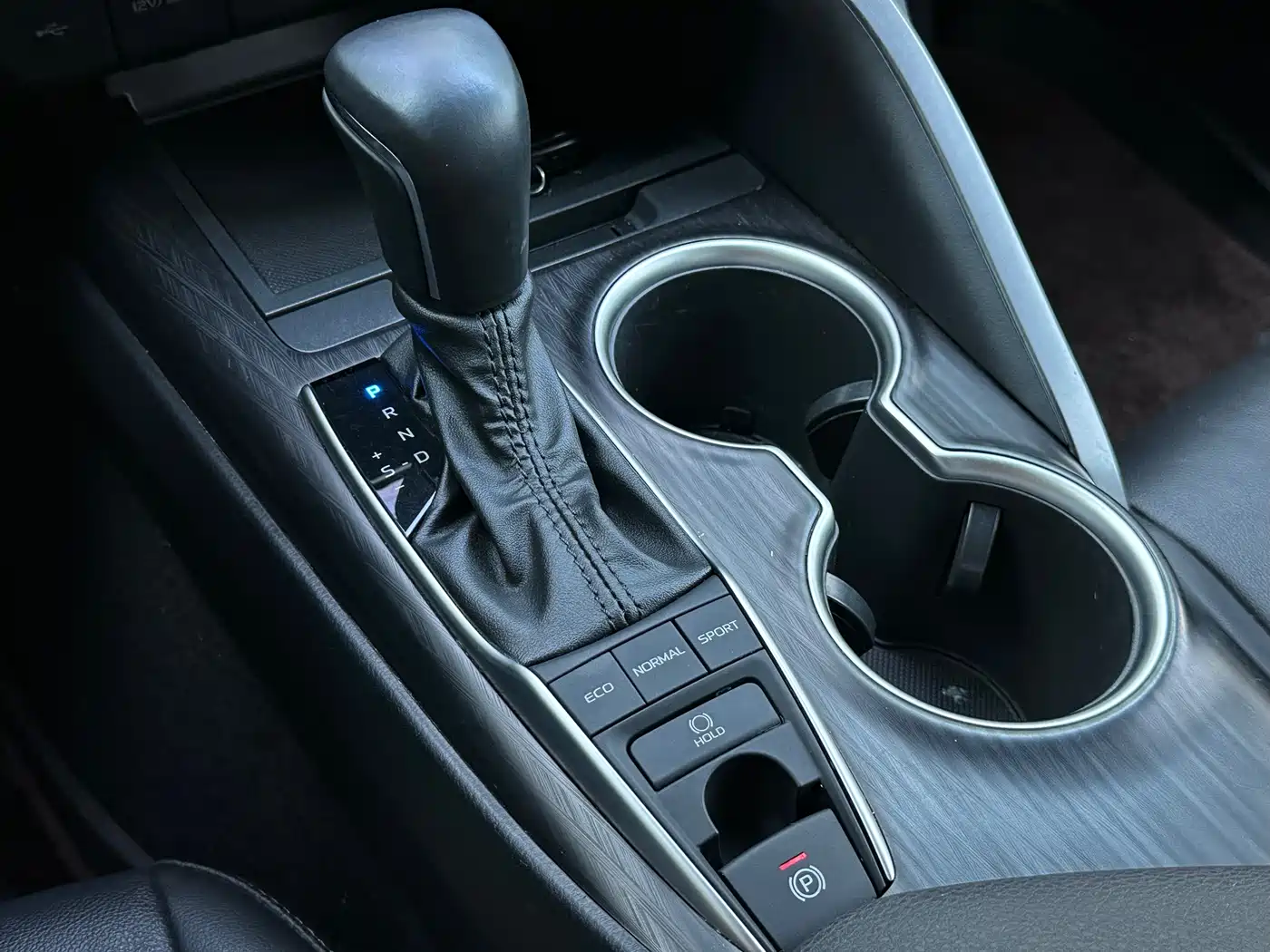 Toyota Camry 2023 2.5G Luxury Edition фото 10