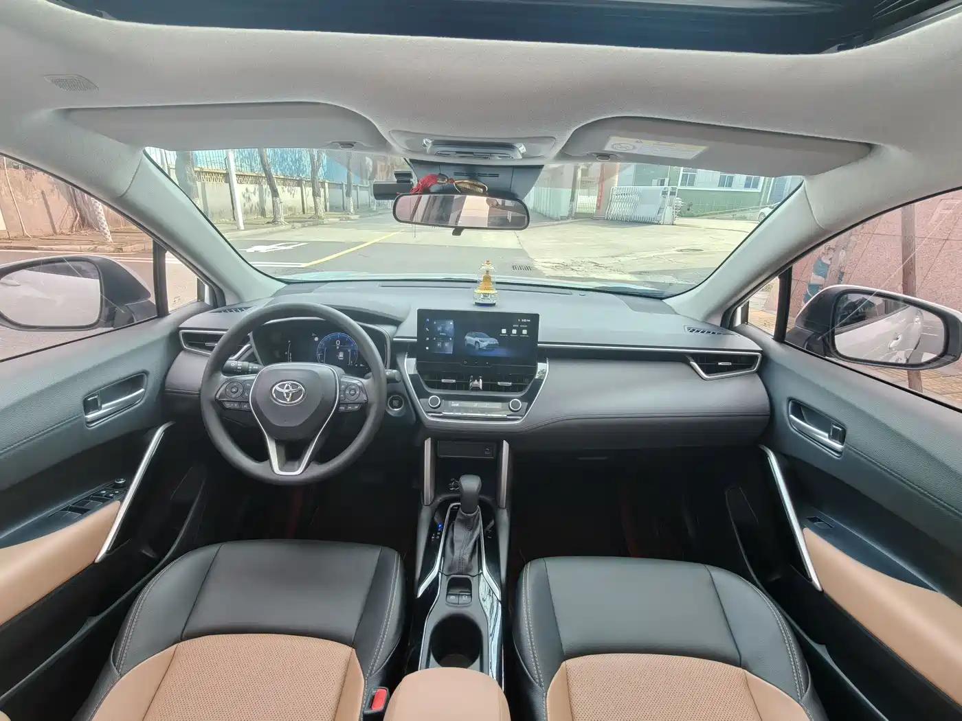 Toyota Frontlander 2023 2.0L CVT Sport Edition фото 16