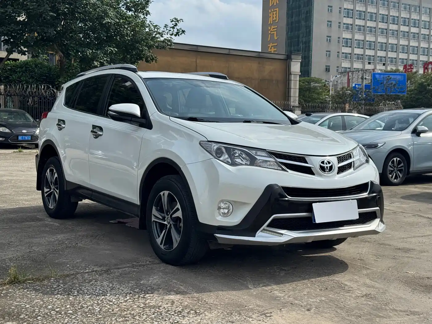 Toyota RAV4 Rongfang 2015 2.0L CVT 2WD Trend Edition фото 3
