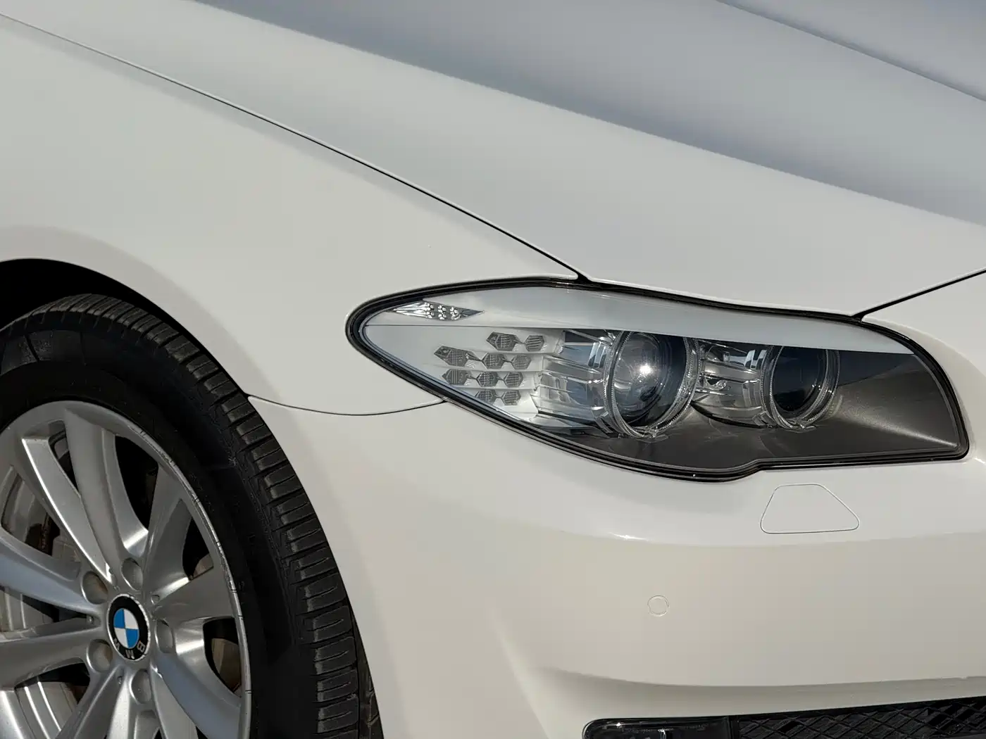 BMW 5 Series 2012 523Li Luxury фото 9