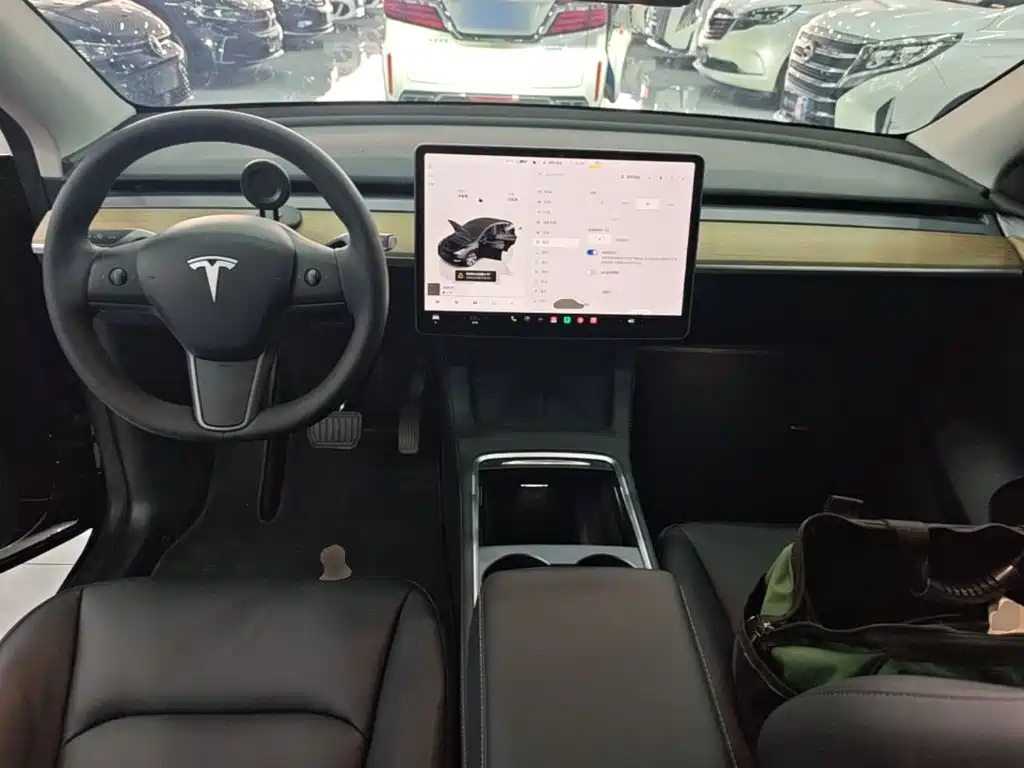 Фото 6 - Tesla Model Y
