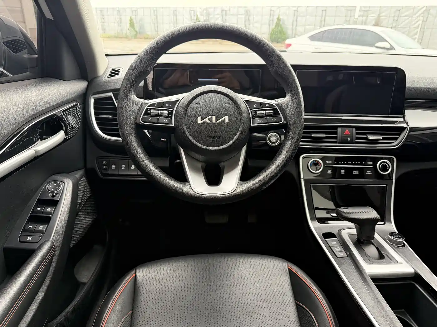 Kia Seltos 2023 1.5L CVT Luxury Edition фото 14