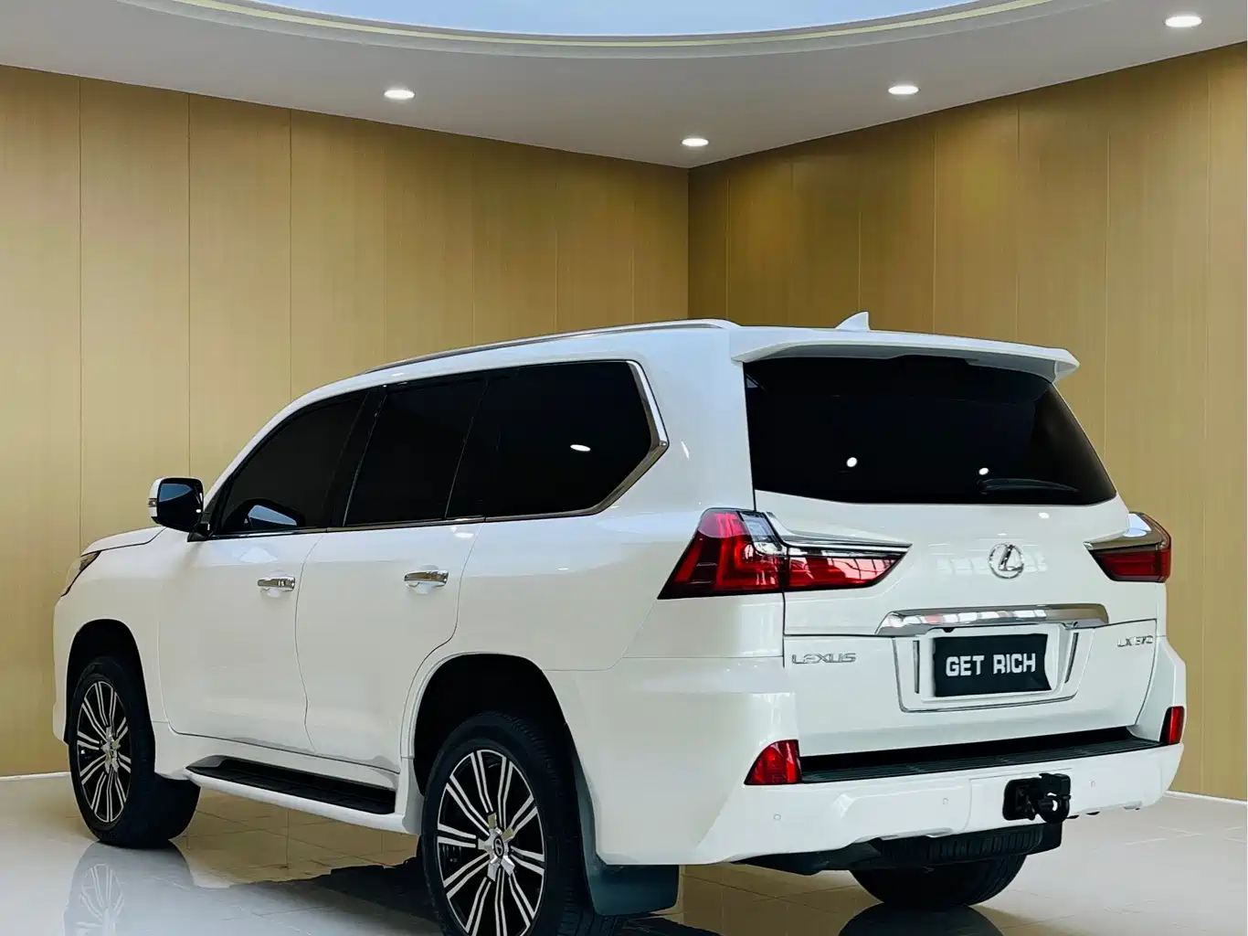 Фото 7 - Lexus LX