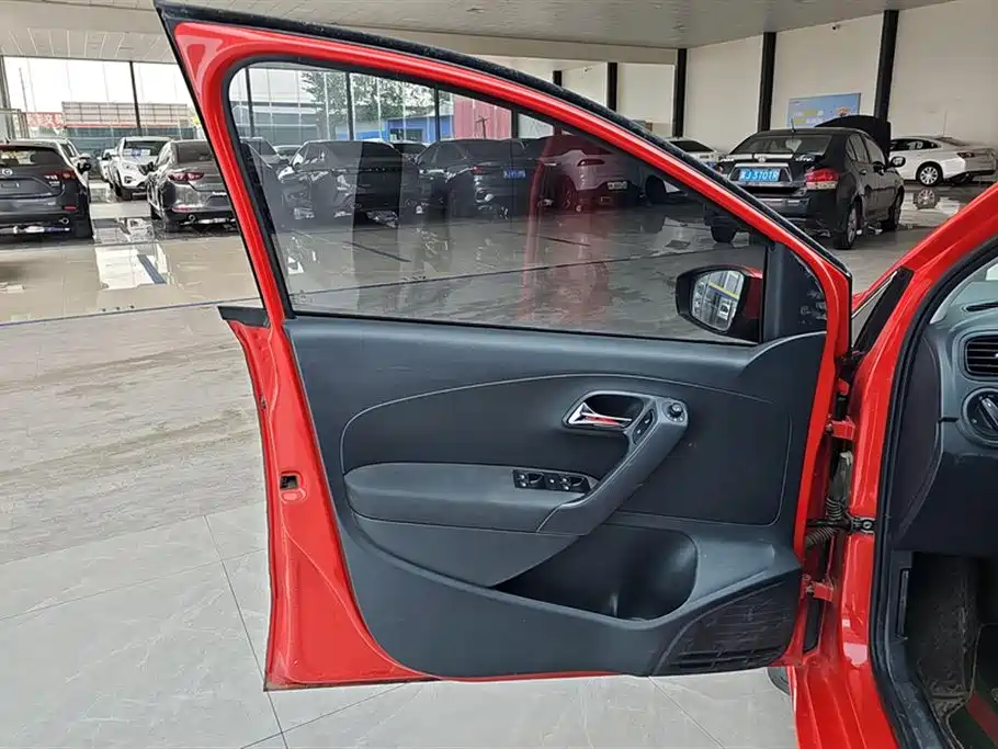 Volkswagen Polo 2016 1.4L Manual Trend фото 7