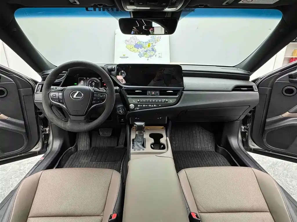 Lexus ES 2022 300h Excellence Edition фото 9