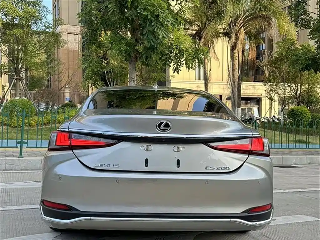 Lexus ES 2020 200 Excellence фото 8