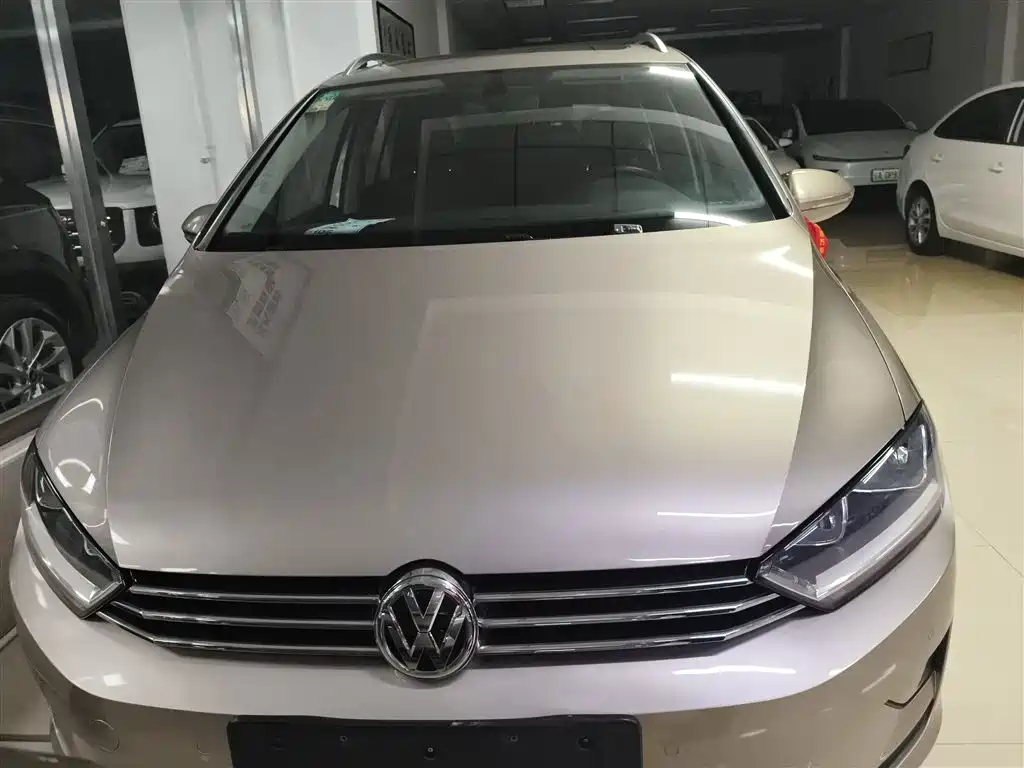 Volkswagen Golf Sportsvan 2016 230TSI Automatic Luxury фото 3