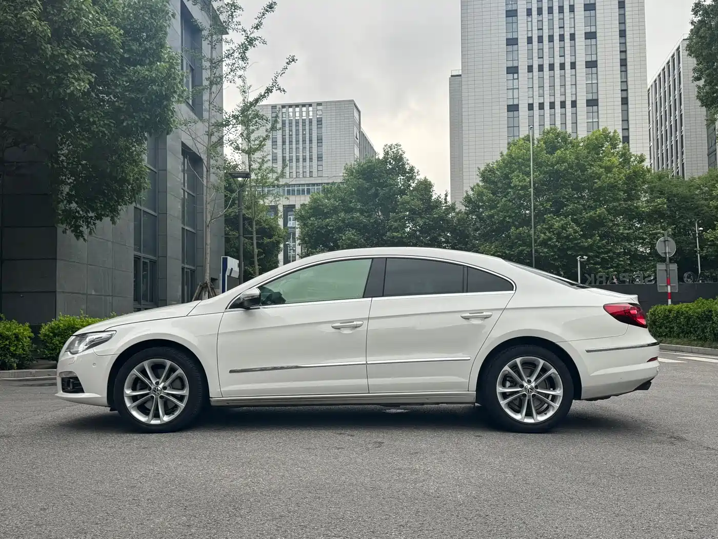 Volkswagen FAW-Volkswagen CC 2012 1.8TSI Luxury фото 3