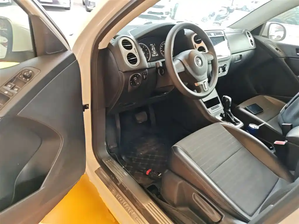 Volkswagen Tiguan 2015 1.8TSI Automatic 2WD Trendline фото 16