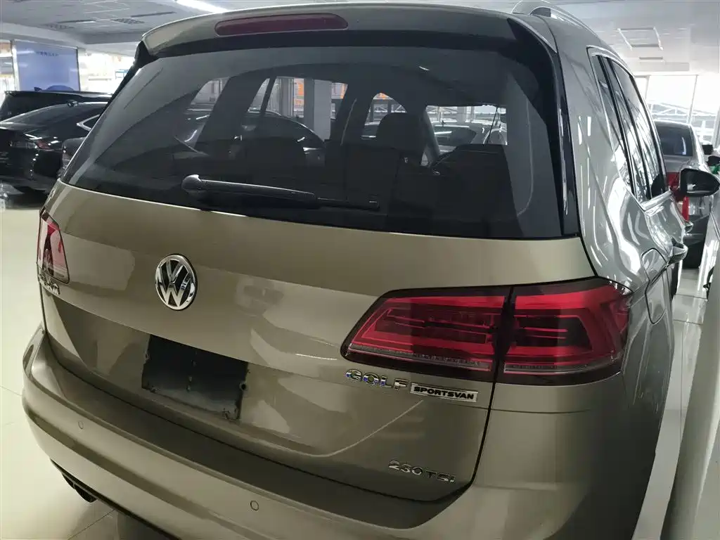 Volkswagen Golf Sportsvan 2016 230TSI Automatic Luxury фото 7