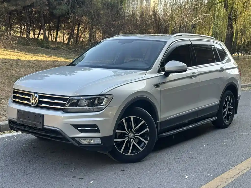 Volkswagen Tiguan L 2018 Facelift 330TSI Automatic 2WD Luxury Edition фото 2