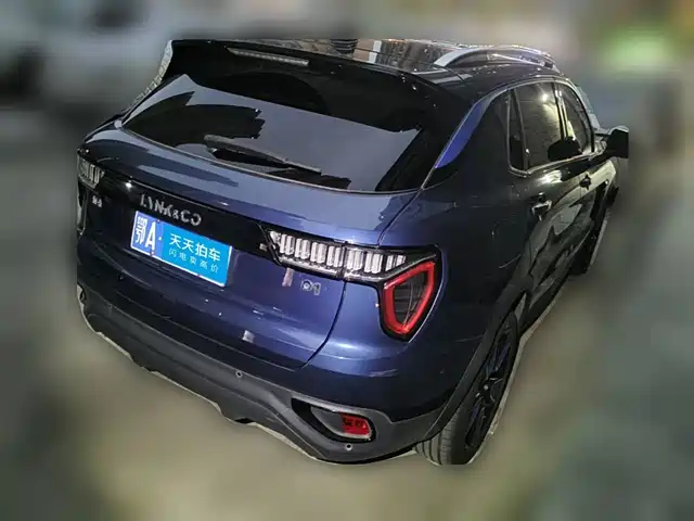 Lynk & Co 01 2017 2.0T 2WD Pro Shine Edition — фото 2
