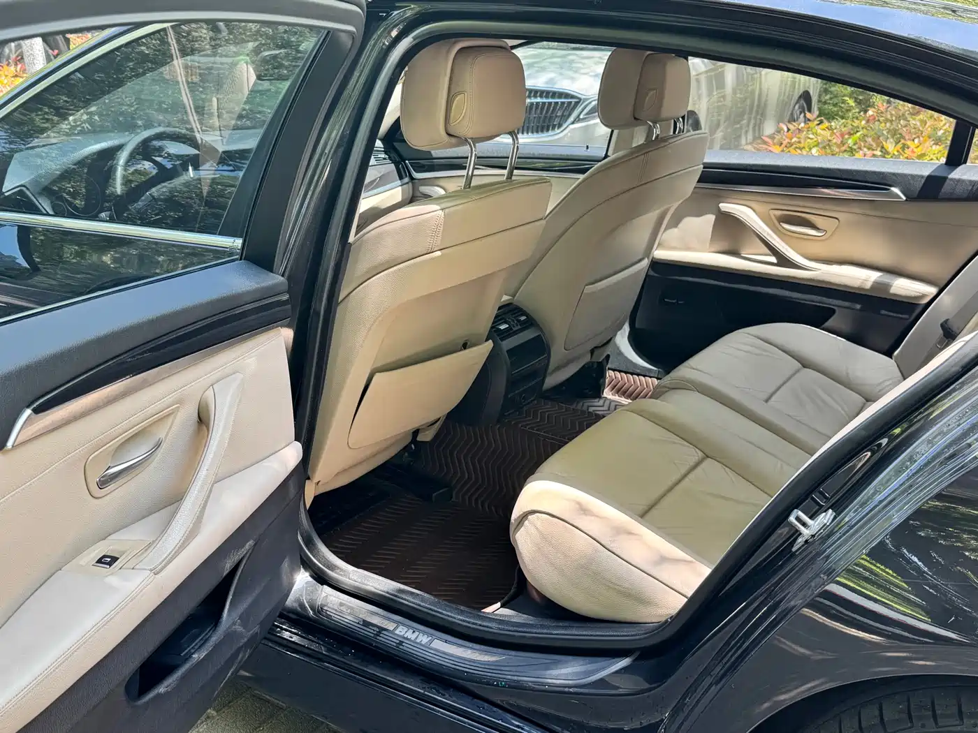 BMW 5 Series 2011 523Li Luxury фото 8