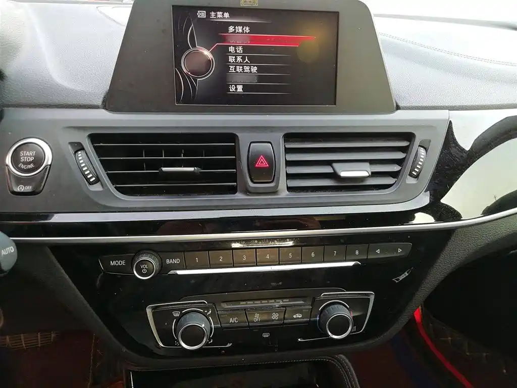 BMW 1 Series 2017 118i Sport фото 10