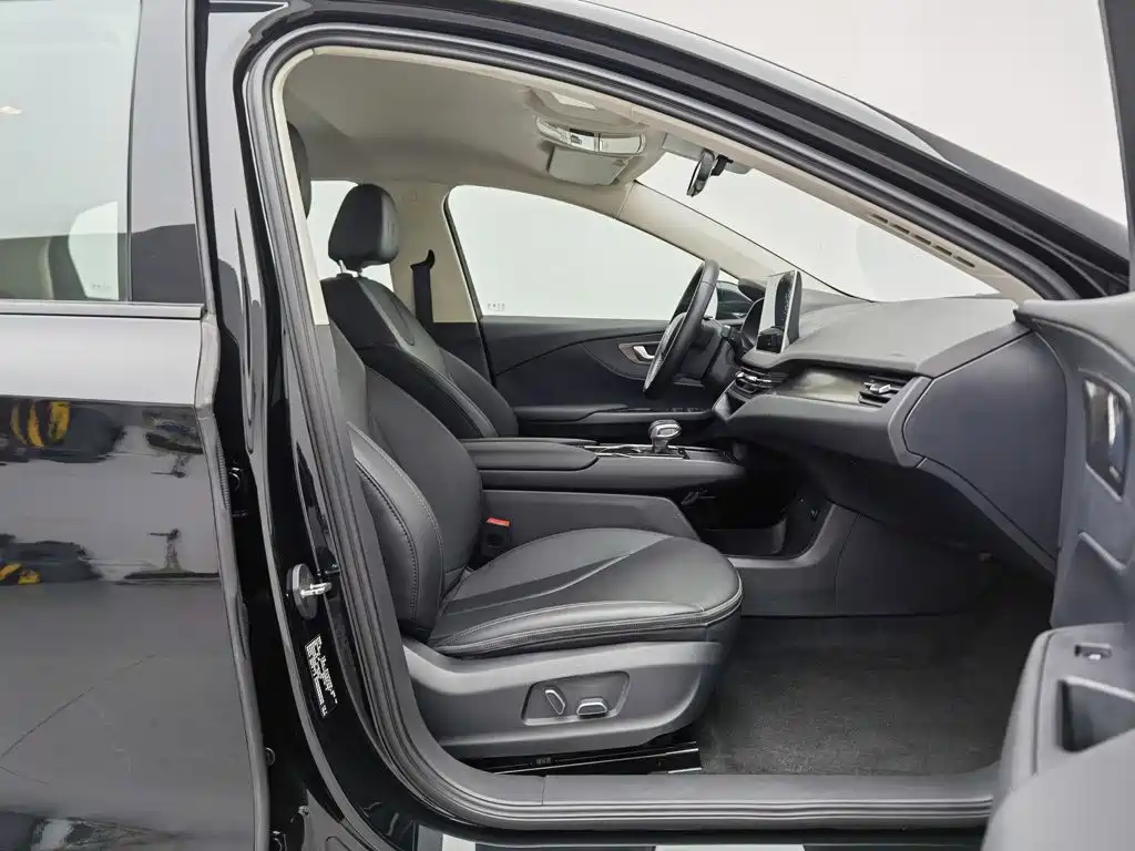 Hongqi E-QM5 2024 2023 Facelift Basic Travel Edition