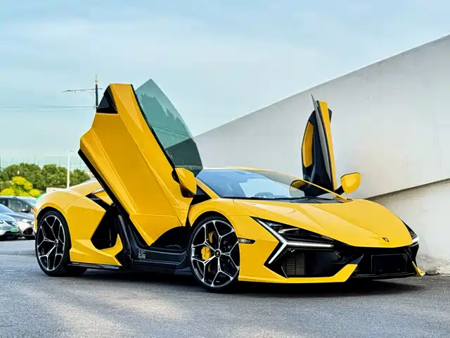 Lamborghini Revuelto, фото 3