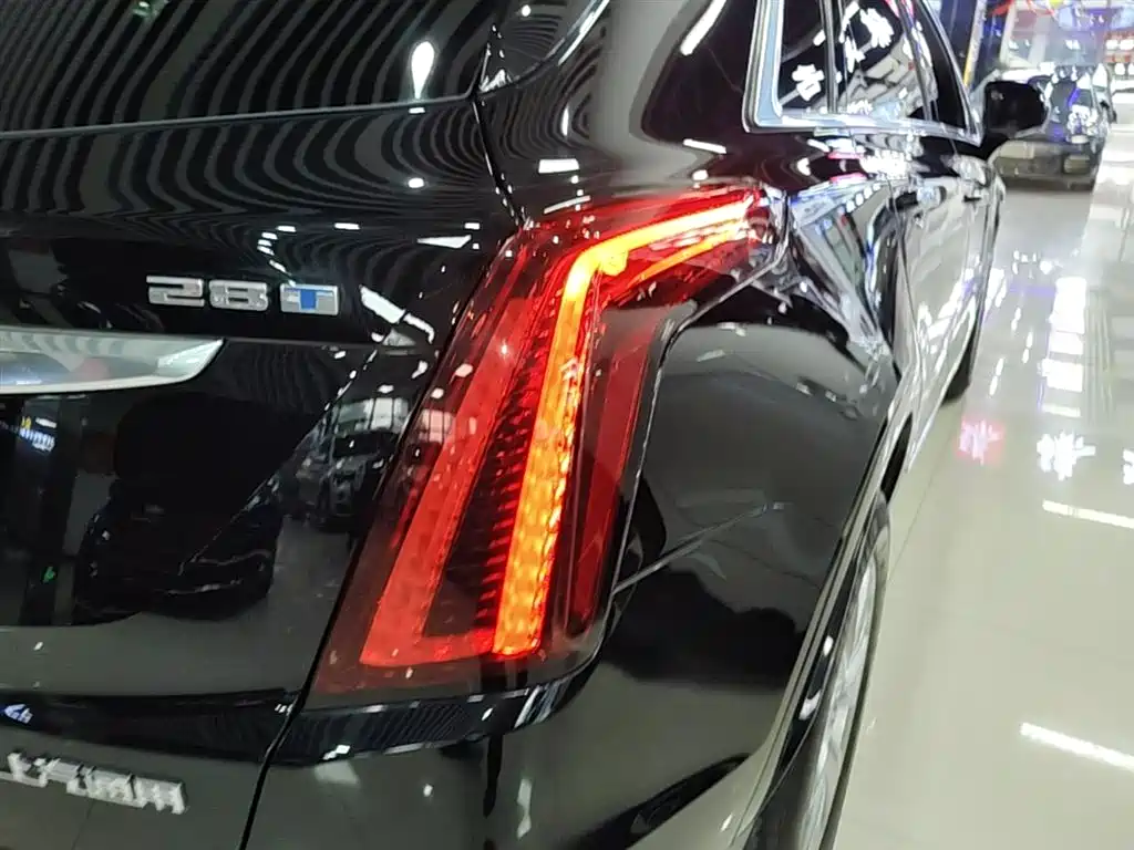 Cadillac XT5 2022 2.0T 2WD Luxury фото 8
