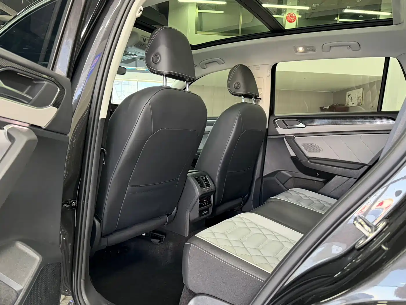 Volkswagen Tayron 2023 280TSI 2WD Luxury Plus Advanced Edition фото 15