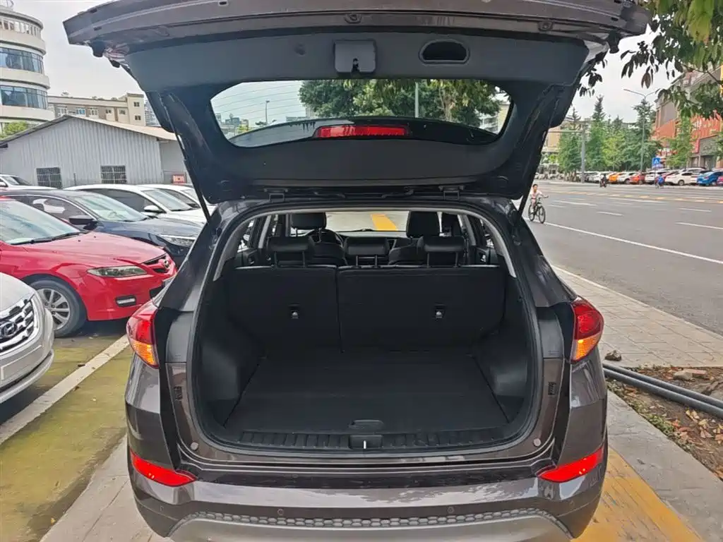 HYUNDAI TUCSON